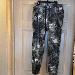 Kids Casual Tie-Dye Joggers in Black and White